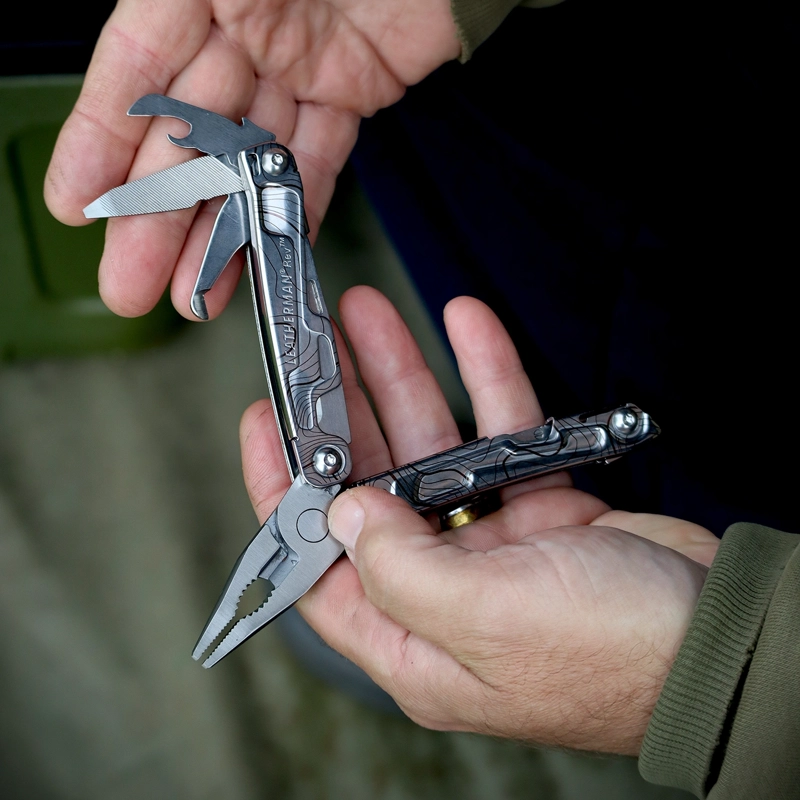 Deeper Chirp+ 4 & Leatherman Adventure Bundle